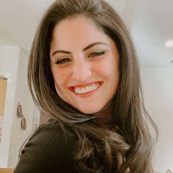 Meet your Posher, Dalia - Picture 1 of 1